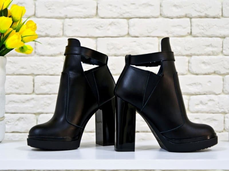 تصویر 2 از کفش چرم مجلسی زنانه پاشنه بلند با طراحی ویژه